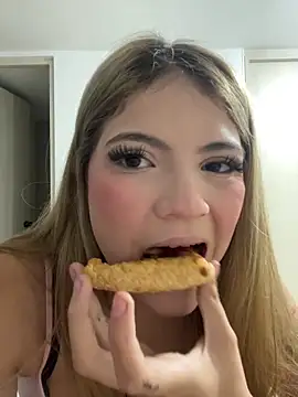 Snapshot of meggan___ chatting on February 25, 2026, 6:46 am meggan online show from February 25, 2026, 6:46 am