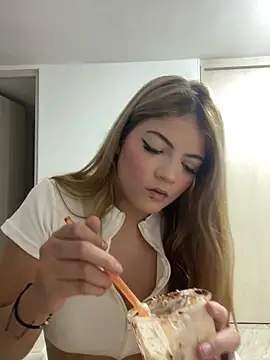 Snapshot of meggan___ chatting on February 26, 2026, 7:41 am meggan online show from February 26, 2026, 7:41 am