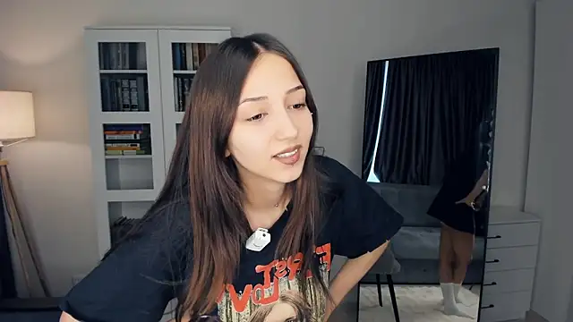 littleevilon online show from February 22, 2026, 8:49 am