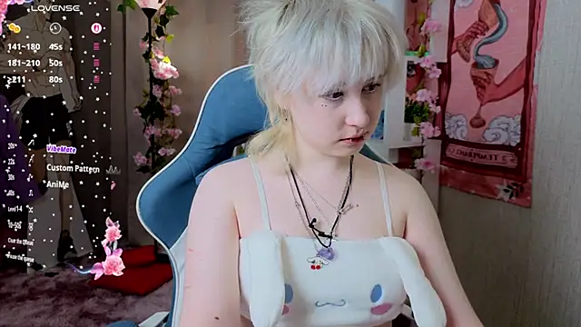 Snapshot of May_leaf chatting on March 1, 2026, 5:40 am May leaf online show from March 1, 2026, 5:40 am