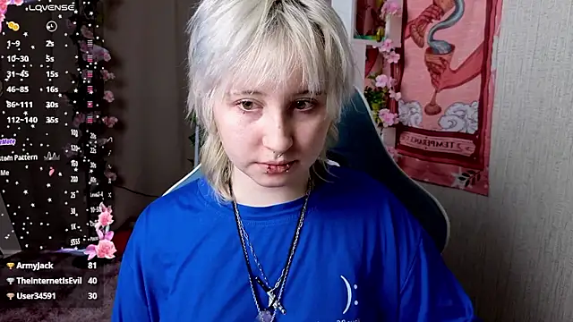 Snapshot of May_leaf chatting on February 24, 2026, 1:39 am May leaf online show from February 24, 2026, 1:39 am