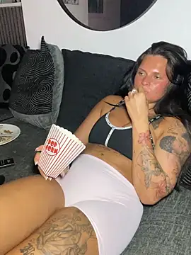 Snapshot of Destinylovex chatting on March 17, 2026, 9:29 pm Destinylovex online show from March 17, 2026, 9:29 pm