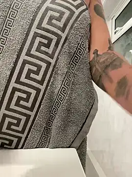 Snapshot of Destinylovex chatting on April 13, 2026, 9:52 pm Destinylovex online show from April 13, 2026, 9:52 pm