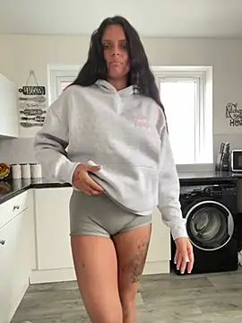 Snapshot of Destinylovex chatting on April 1, 2026, 4:04 pm Destinylovex online show from April 1, 2026, 4:04 pm