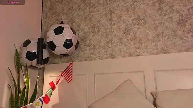 Selen marcell online show from June 26, 2026, 7:52 pm