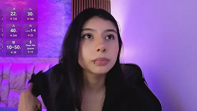 chloe bluee  online show from April 17, 2026, 11:02 am