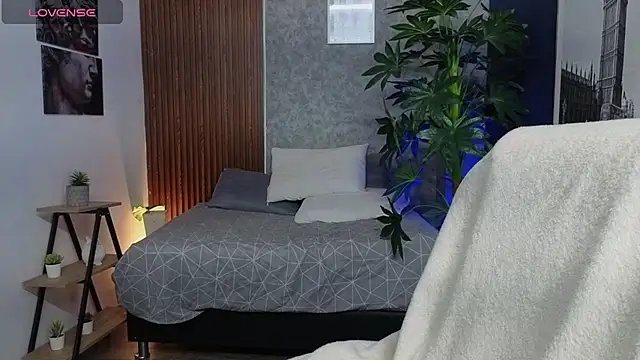 SophyAdams online show from April 14, 2026, 9:53 pm