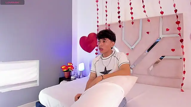 Angel Lux online show from February 25, 2026, 7:03 pm