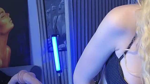 KarmaArms online show from July 3, 2026, 7:42 pm