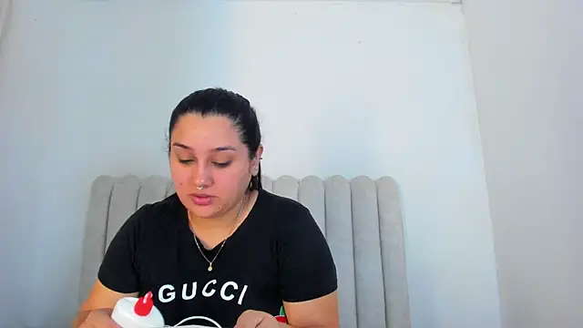 MiaFoox   online show from April 22, 2026, 2:13 pm