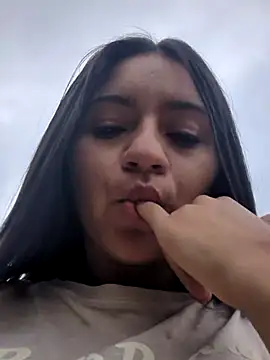 DulceCaroX online show from April 9, 2026, 6:47 pm