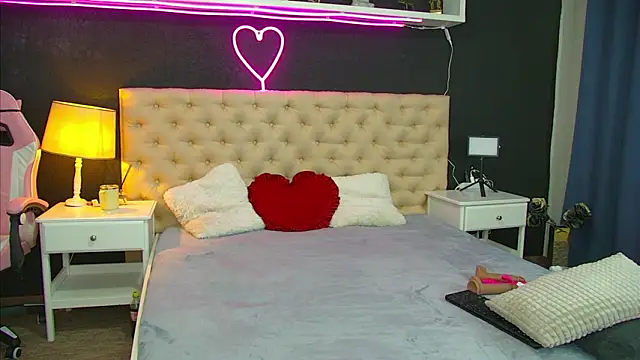 AuraMIlf online show from March 20, 2026, 3:46 pm