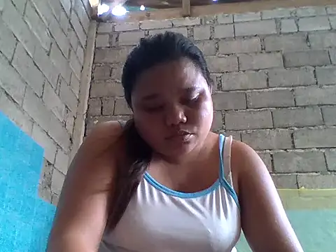 sweetlyn31 online show from May 19, 2026, 1:56 am
