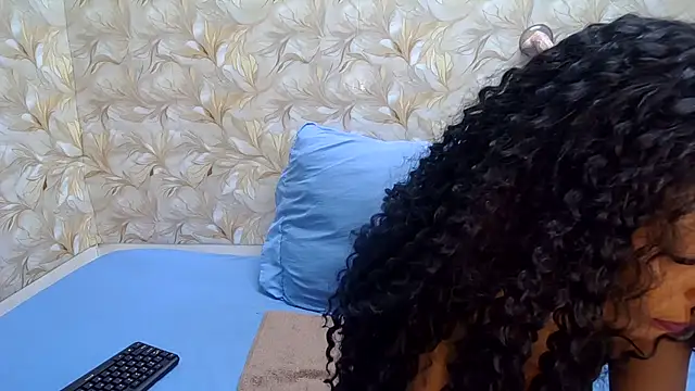DominiqueLuxe44 online show from July 21, 2026, 4:25 am