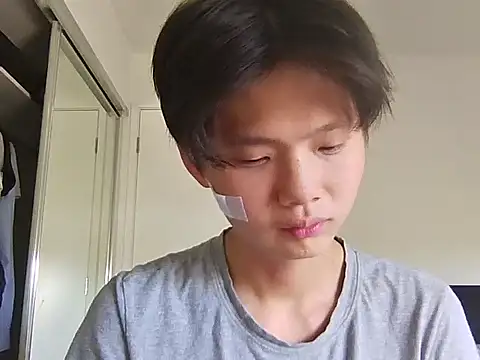 sweetiepuppy421 online show from April 9, 2026, 1:29 am