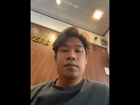 Snapshot of chatting on April 15, 2026, 3:45 am online show from April 15, 2026, 3:45 am