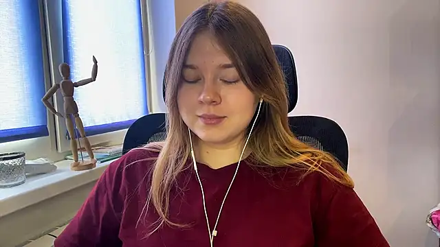 TomikoPfau online show from February 23, 2026, 9:10 am