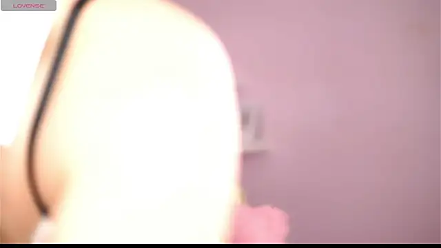 Snapshot of Playful_Issa chatting on March 21, 2026, 2:02 am Playful Issa online show from March 21, 2026, 2:02 am