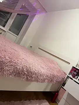 Faiiry  online show from March 7, 2026, 3:13 am