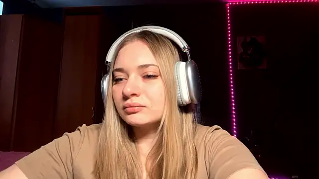 Snapshot of Millavajaina chatting on February 20, 2026, 2:19 pm Millavajaina online show from February 20, 2026, 2:19 pm