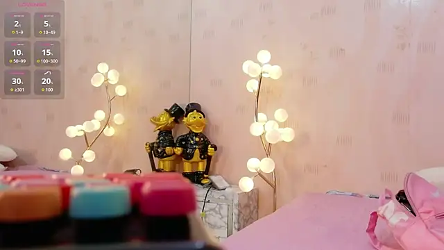 curvybuffgirllll online show from April 12, 2026, 8:01 pm