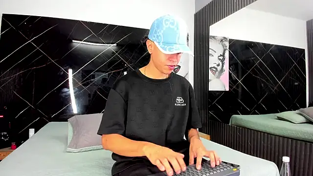 Mick-lollipop online show from July 27, 2026, 7:43 pm