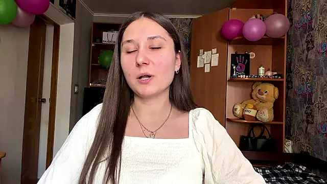 Snapshot of poly_princess chatting on March 17, 2026, 12:19 pm poly princess online show from March 17, 2026, 12:19 pm