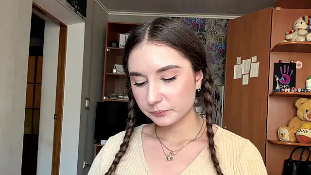 Snapshot of poly_princess chatting on April 1, 2026, 1:41 pm poly princess online show from April 1, 2026, 1:41 pm