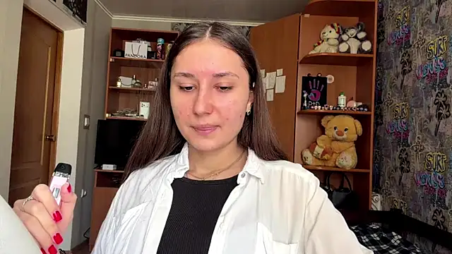 Snapshot of poly_princess chatting on April 12, 2026, 8:39 am poly princess online show from April 12, 2026, 8:39 am