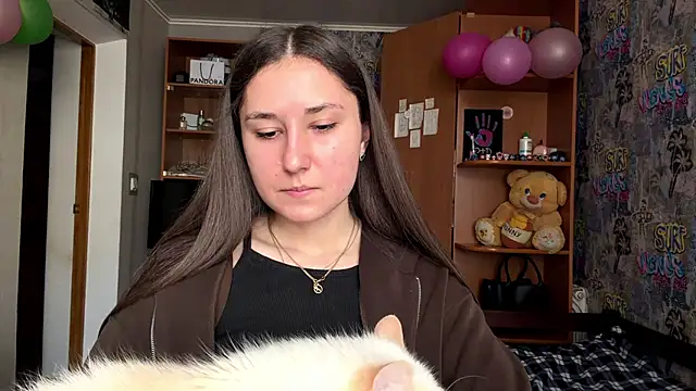 Snapshot of poly_princess chatting on March 6, 2026, 9:04 am poly princess online show from March 6, 2026, 9:04 am