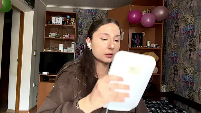 poly princess online show from February 26, 2026, 10:15 am