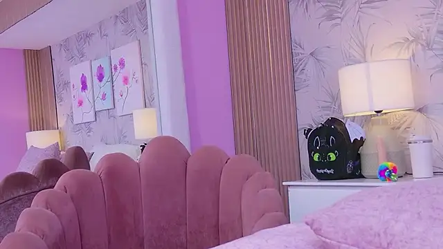 CherryTayloor online show from April 9, 2026, 6:19 am