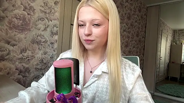 JeneeBIanks online show from April 3, 2026, 12:11 pm