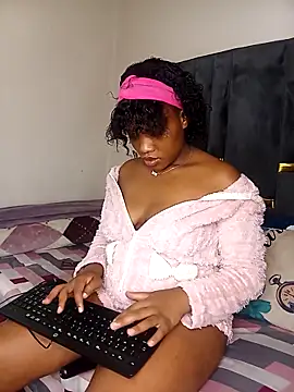 Snapshot of Divine_Beautyxx chatting on March 17, 2026, 2:31 pm Divine Beautyxx online show from March 17, 2026, 2:31 pm