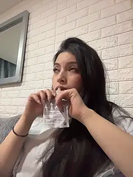 Mady Pink online show from March 26, 2026, 4:44 am