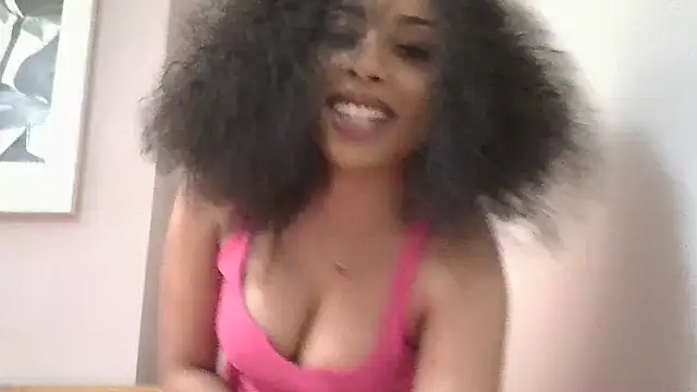 Snapshot of DivinnaMae chatting on February 20, 2026, 4:09 pm DivinnaMae online show from February 20, 2026, 4:09 pm