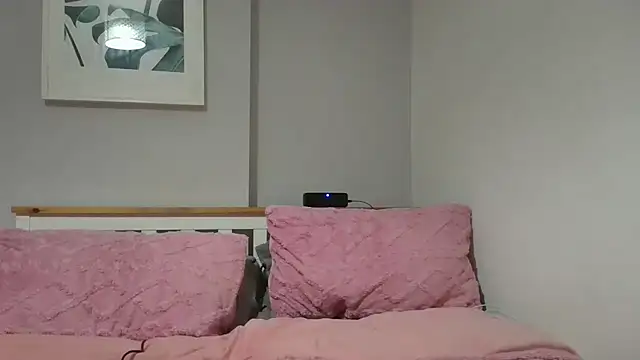 Snapshot of DivinnaMae chatting on February 22, 2026, 5:58 pm DivinnaMae online show from February 22, 2026, 5:58 pm