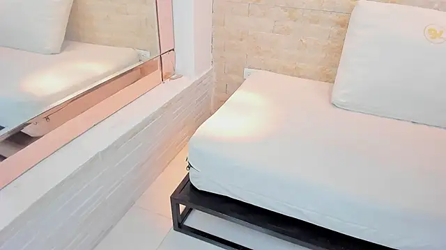 Snapshot of aitana_cole chatting on February 24, 2026, 3:40 am aitana cole online show from February 24, 2026, 3:40 am