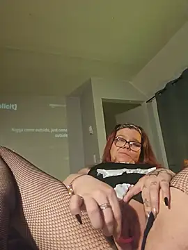 Sexymilf6992 online show from June 24, 2026, 1:37 am
