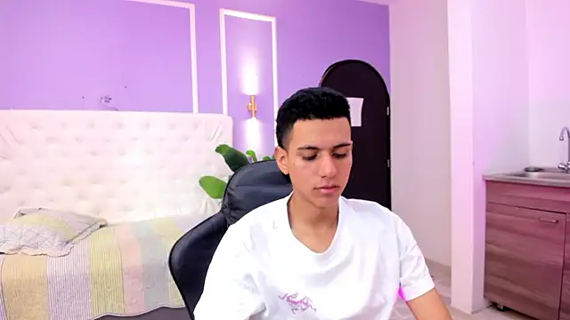 dominicjonnes online show from April 20, 2026, 2:29 pm