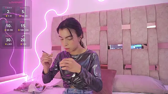 Fernanda thail  online show from March 23, 2026, 7:36 pm