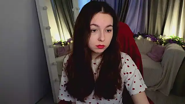 Snapshot of BellaThery chatting on April 10, 2026, 5:03 am BellaThery online show from April 10, 2026, 5:03 am