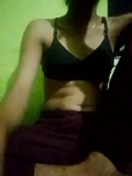 wifedesi7050 online show from May 21, 2026, 4:37 pm