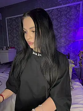 Olivia Noor online show from April 5, 2026, 6:20 am