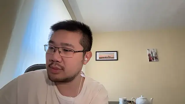 jasonryu2025 online show from April 23, 2026, 12:29 pm
