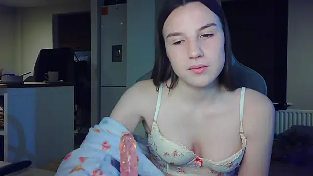 Hot brunette bella online show from February 23, 2026, 7:03 pm