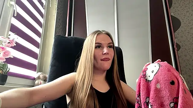 Snapshot of TinyTifa chatting on February 23, 2026, 10:27 am TinyTifa online show from February 23, 2026, 10:27 am