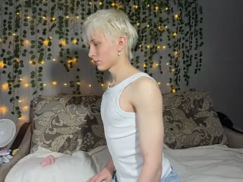 TwinkRyder online show from March 11, 2026, 12:21 pm