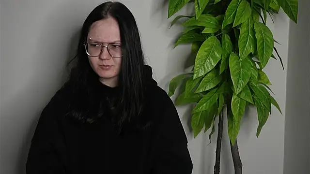 Snapshot of LeBrindza chatting on February 21, 2026, 1:24 pm LeBrindza online show from February 21, 2026, 1:24 pm