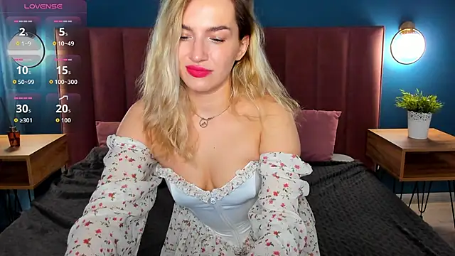 StellaAlluring online show from May 27, 2026, 1:48 am